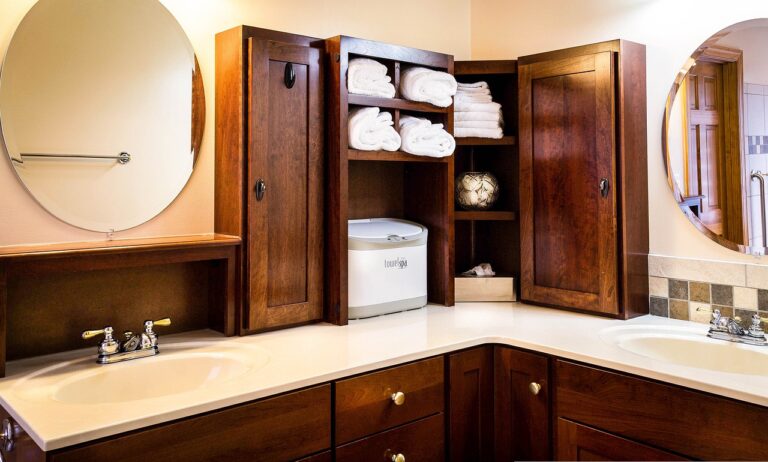 bathroom, sinks, mirrors-670257.jpg